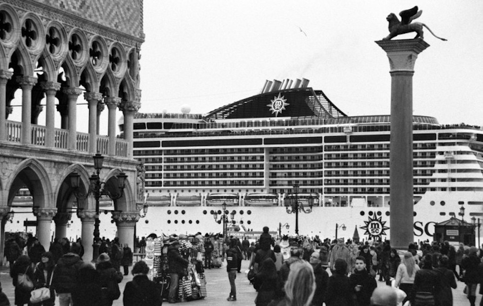 I battelloni chì inguffiscenu à Venezia