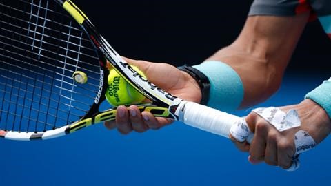 Diagnostic, traitement et gestion des pathologies du membre supérieur chez le joueur de tennis.