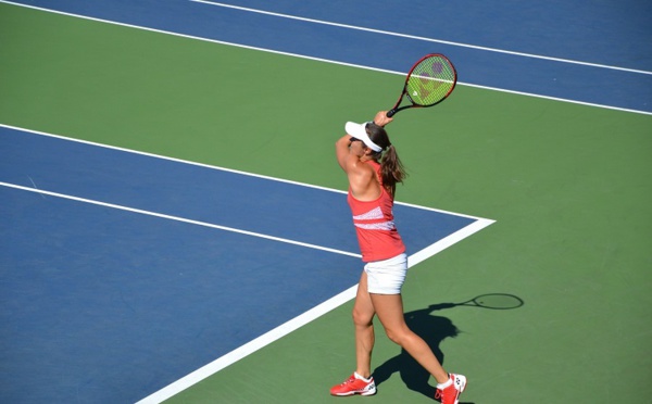 Comparaison des amplitudes de rotation interne et rotation externe passive de l’épaule, de la force des muscles responsables de la rotation de l’épaule et de la vitesse de service entre des tennismen ayant des antécédents de blessures dans l’année pr