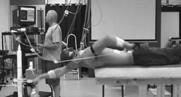 Examen musculo-squelettique pour détecter des asymétries en natation