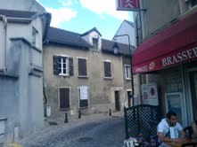 Les petites maisons de la rue des Monceaux.