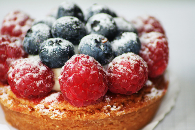 Raspberry and currant tart