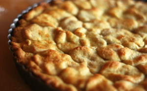 Pear jam pie