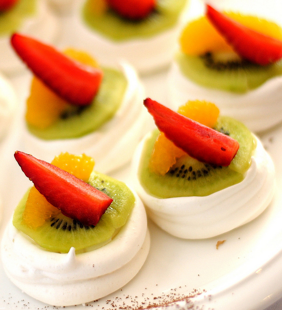 Pavlova with kiwi and strawberry