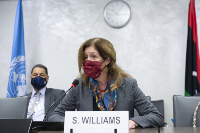 Photo ONU/Violaine Martiin La cheffe de la Mission d'appui des Nations Unies pour la Libye, Stephanie Williams, lors d'une session de la Commission militaire mixte libyyenne le 19 octobre 2020.