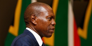 Afrique du Sud: important remaniement, départ du ministre de la Santé accusé de corruption