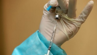 Lancement à Laâyoune de la vaccination de 25.000 élèves âgés de 12-17 ans