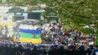 Reprise des heurts entre manifestants et forces de l'ordre en Kabylie