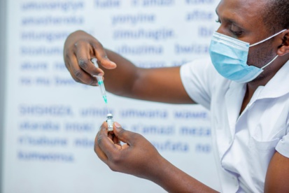 L'Afrique a besoin de sept fois plus d'expéditions de vaccins contre la COVID-19, selon une responsable de l'OMS