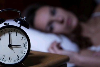 Etude : Dormir moins de 8 heures par nuit, rend négativiste