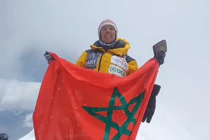 La marocaine Bouchra Baibanou escalade le mont Annapurna dans l’Himalaya