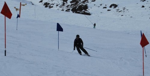 Le skieur Id Yahia Mehdi de l’ASUC remporte une compétition nationale comptant pour le championnat du Maroc de ski alpin