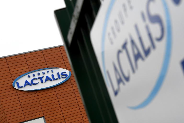 Lait contaminé pour bébé: Lactalis se défend, sans convaincre