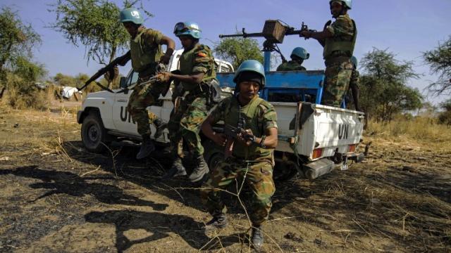 Mal préparés, mal équipés: l'ONU appelée à mieux protéger ses Casques bleus