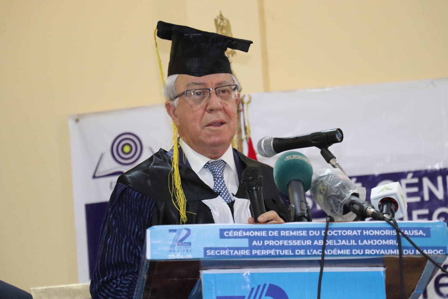 Abdeljalil Lahjomri reçoit le titre de docteur honoris causa de l'université de Conakry en Guinée.