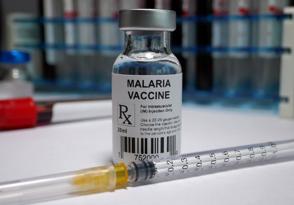 Deux géants pharmaceutiques signent un accord pour élargir l'accès au vaccin antipaludique en Afrique