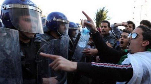 La répression brutale des manifestations par le régime des généraux en Algérie dénoncée devant le CDH