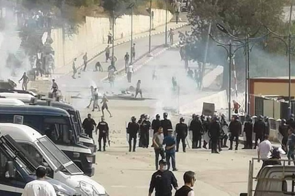 Algérie : Une manifestation de soutien aux détenus violemment dispersée par la police