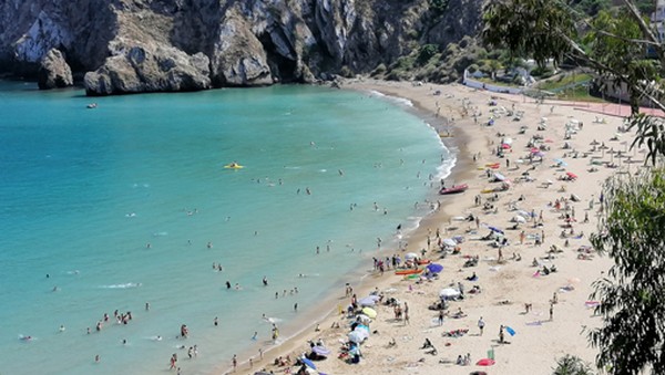 Chaîne humaine sur cinq plages de Tunis pour dénoncer la pollution du milieu marin