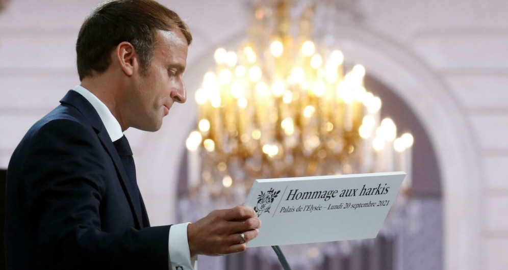 Macron "demande pardon" aux harkis et annonce une loi de réparation