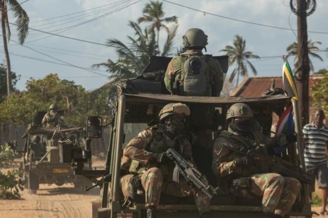 Violences jihadistes au Mozambique: l'aide militaire régionale prolongée