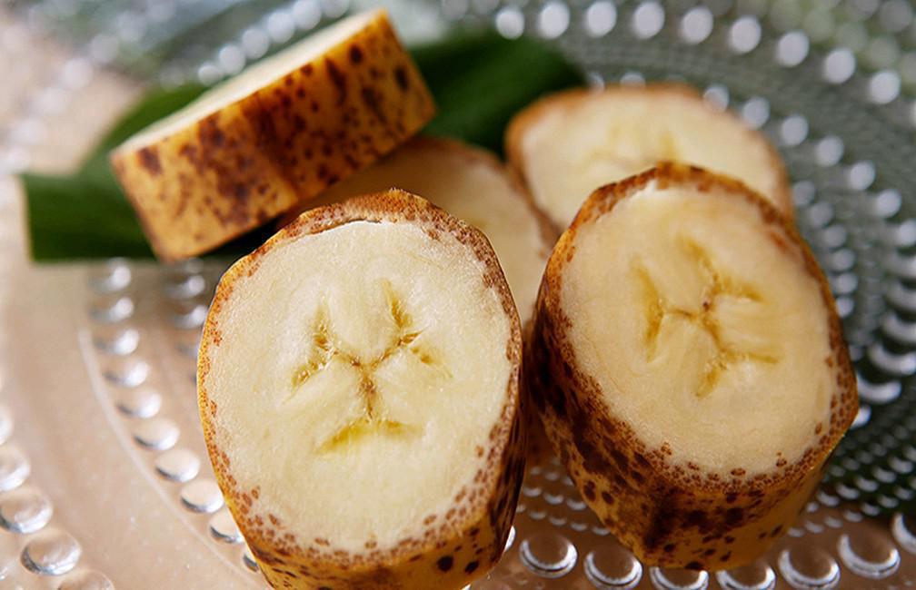 ‘Mongee’. Une banane japonaise qui se laisse manger, peau comprise