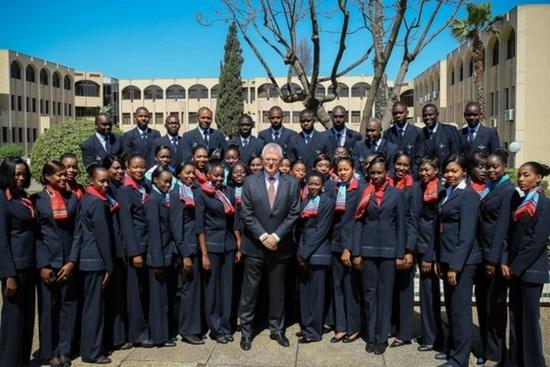 Royal Air Maroc recrute des hôtesses et Stewards subsahariens