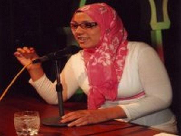 La poétesse Soumia Mhanech au festival "Tamawayt" au Maroc