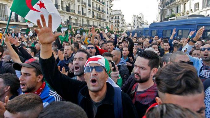 "Hirak" an 3 : Répression, replâtrage et faux fuyants