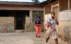 Au Ghana, les élèves reprennent le chemin de l'école après 10 mois d'interruption