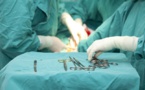Marrakech : Opération chirurgicale pointue d'implantation de prothèses aux genoux d’une patiente nigériane