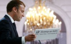 Macron "demande pardon" aux harkis et annonce une loi de réparation
