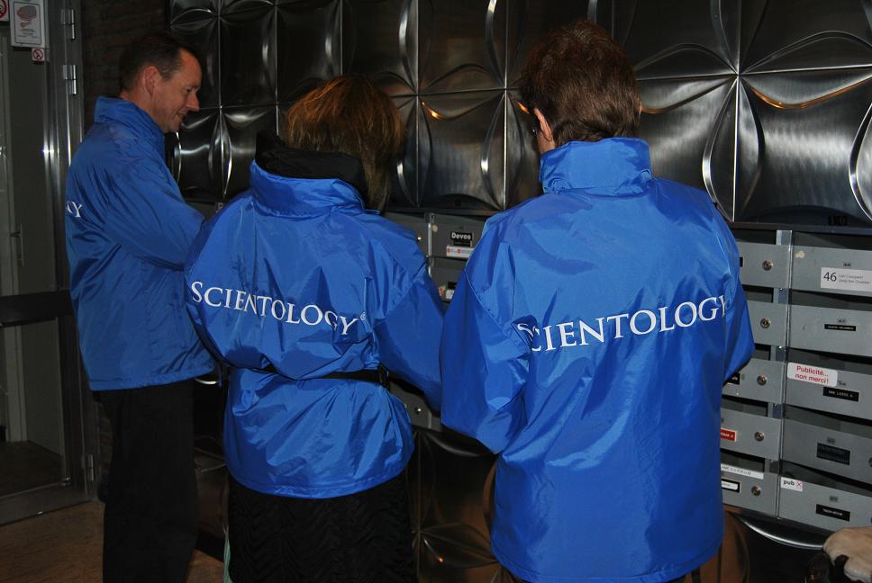 De Blue Jackets van Scientology voeren campagne