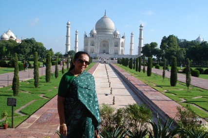 Maman devant le Taj Mahal