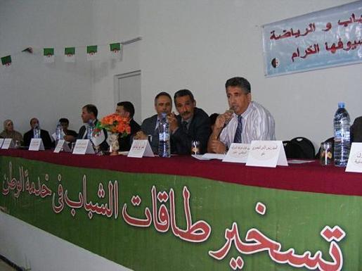 Mokhtar Allouti, maire sortant de Melbou, deuxième de droite à gauche (Photo DR)