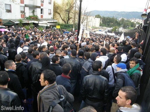 Protestation des téudiants à Tizi-Ouzou (PH : Siwel)