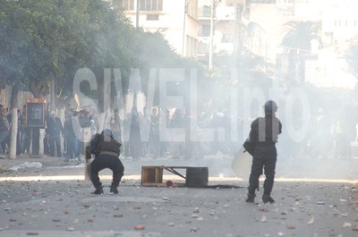 Scène d'émeute et route barricadée à Tizi-Ouzou (PH : Siwel)