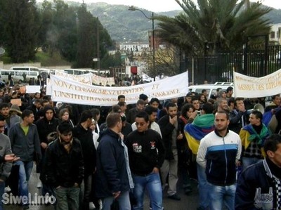 Plusieurs marches ont été organisées par les étudiants de Tizi-Ouzou contre l'insécurité (Ph. A. Djoudi SIWEL)