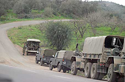 Convoi militaire de l'armée algérienne en stationnement en Kabylie (Crédit Photo : DR)