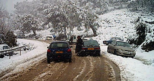 Vgayet : plusieurs routes coupées par les amoncellements de neige