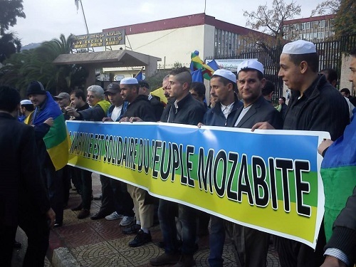 Les mozabites en force pour soutenir la Kabylie.