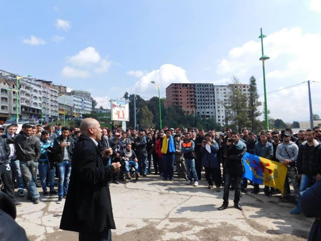 Rassemblement du Conseil universitaire de Tizi-Ouzou devant Hasnaoua : un long réquisitoire contre le régime colonial d’Alger et ses outils répressifs en Kabylie