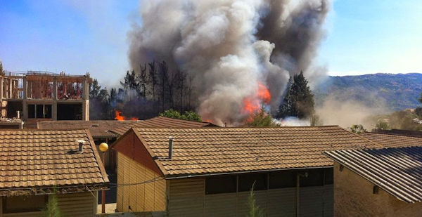 Le lycée de Boudjima détruit par le feu en 2014