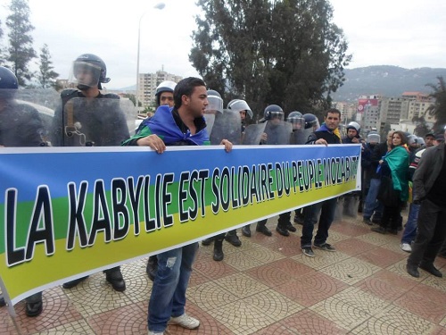 La Kabylie solidaire de la vallée du M'zab, où le peuple amazigh qui y vit est victime d'un racisme officiel.