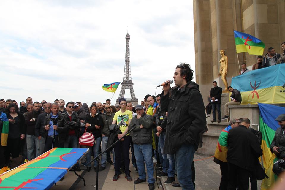 Rachid Oufkir, représentant du Rif, prenant la parole au Trocadéro ce 20/04/2014 (PH/DR)