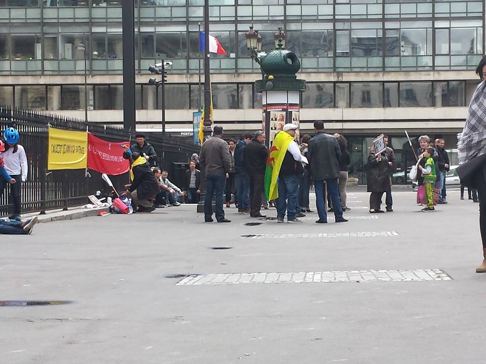 Rassemblement à Paris devant le siège de l'AFP (photos+vidéo)