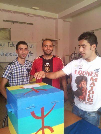 Election du drapeau Kabyle à Ait Mislaïne : Le MAK poursuit avec succès l’édification du futur Etat kabyle