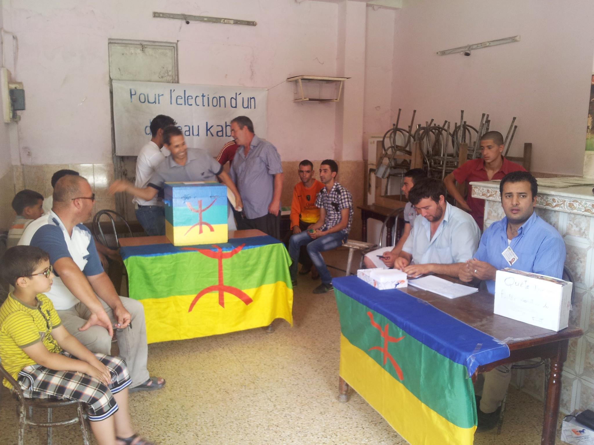 Election du drapeau Kabyle à Ait Mislaïne : Le MAK poursuit avec succès l’édification du futur Etat kabyle