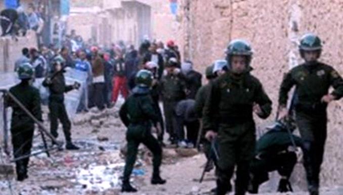 Contrairement aux affrontements précédents, les forces de police et de gendarmerie algérienne ont refusé d'intervenir, sans doute en raison des accusations, preuves à l'appui, de leur implication directe en faveur des Chaâmbes contre les mozabites (PH/DR)