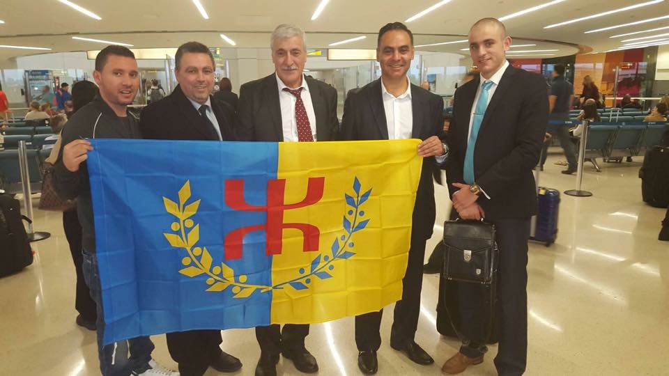 Ferhat Mehenni accueilli à New York par les représentants de la diaspora kabyle en Amérique du Nord dont MM. Mourad Itim et Mansour Bensahnoune Ulhadi (PH/SIWEL)